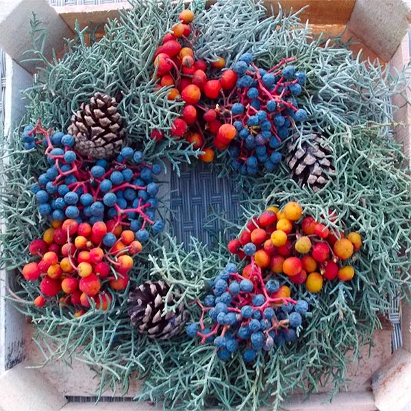 Christmas Wreaths & Mistletoe