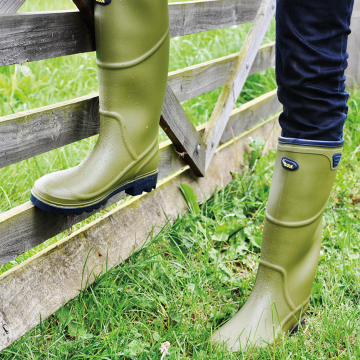Olive & Navy Wellington Clip Boots - Size 7 
