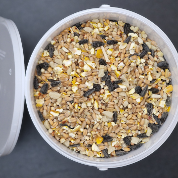 Supreme Garden Bird Food Mix - 2.5 litre Tub