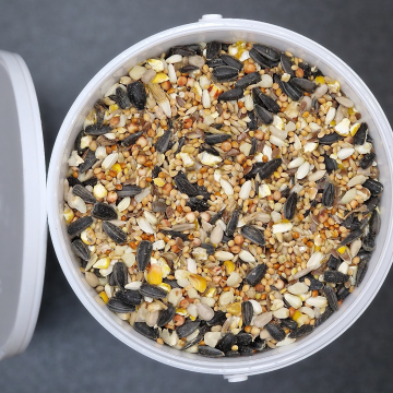 No-nasty fillers - Wheat Free Wild Bird Feed Mix