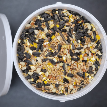 Deluxe Wild Bird Food Blend - 1 litre Tub