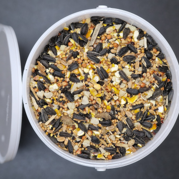 Aniseed Attraction Blend - Special Seed & Nut Food Selection for Wild Garden Birds - 1 litre Tub