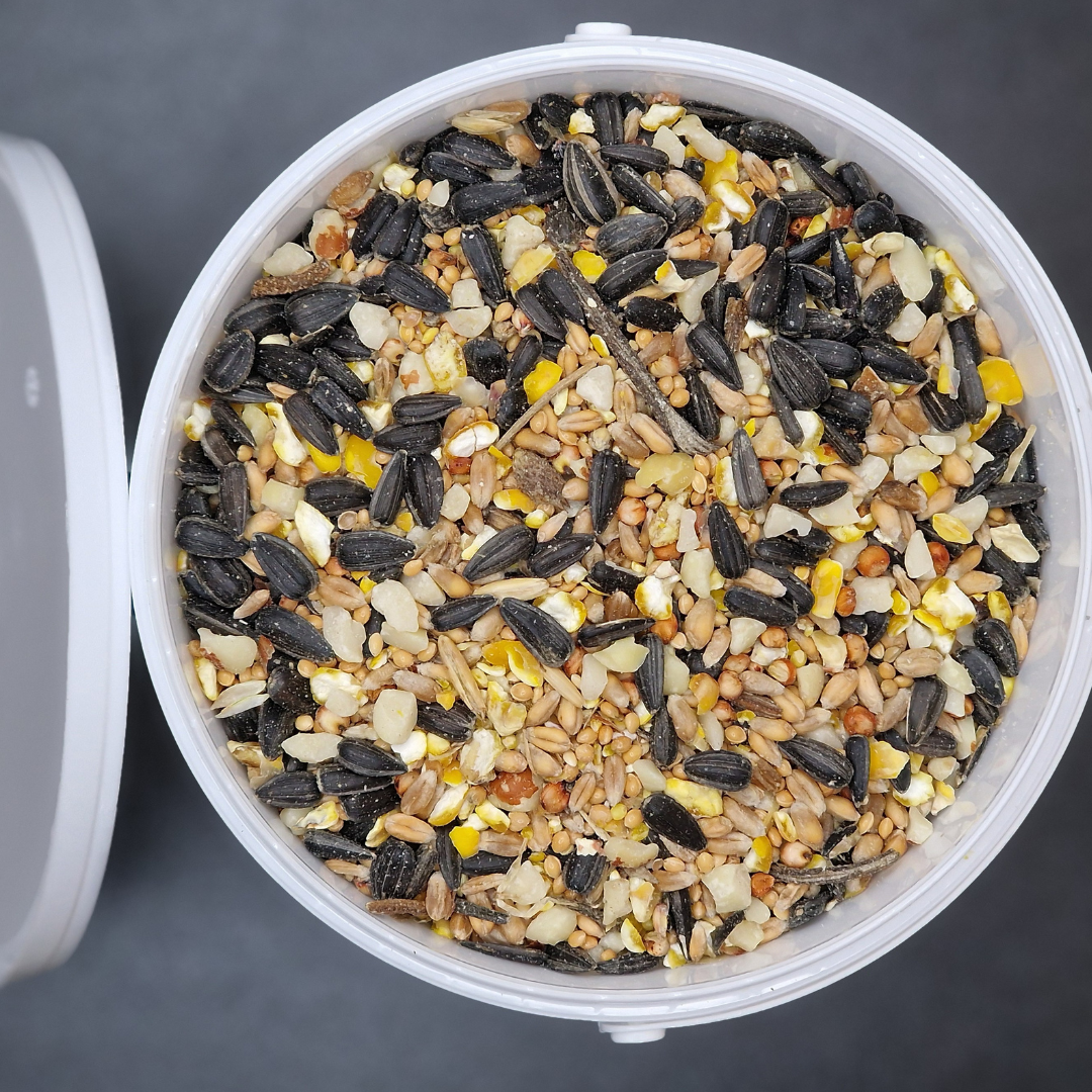 Deluxe Wild Bird Food Blend - 2.5 litre Tub